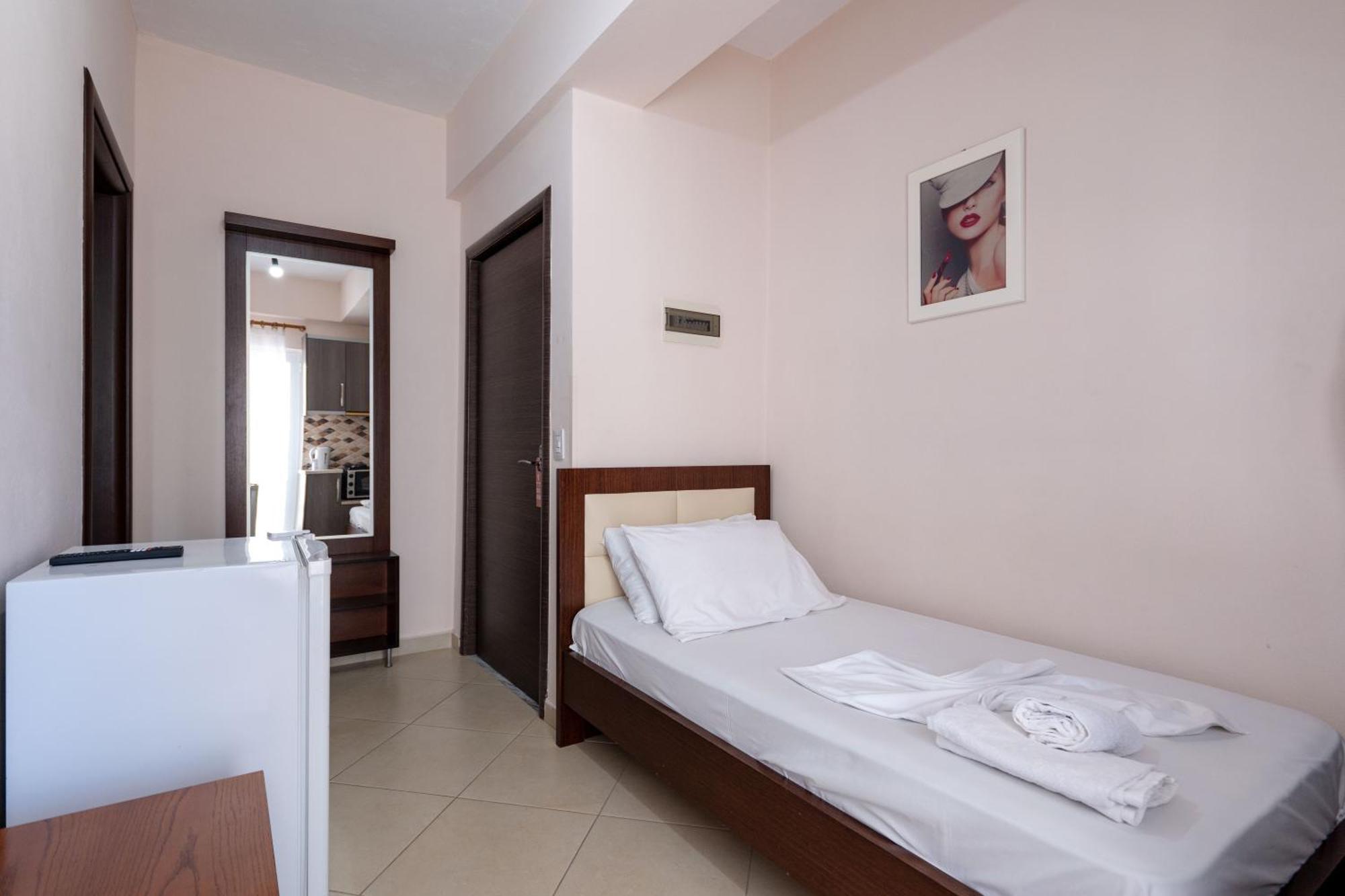Erioni Hotel Sarandë Buitenkant foto