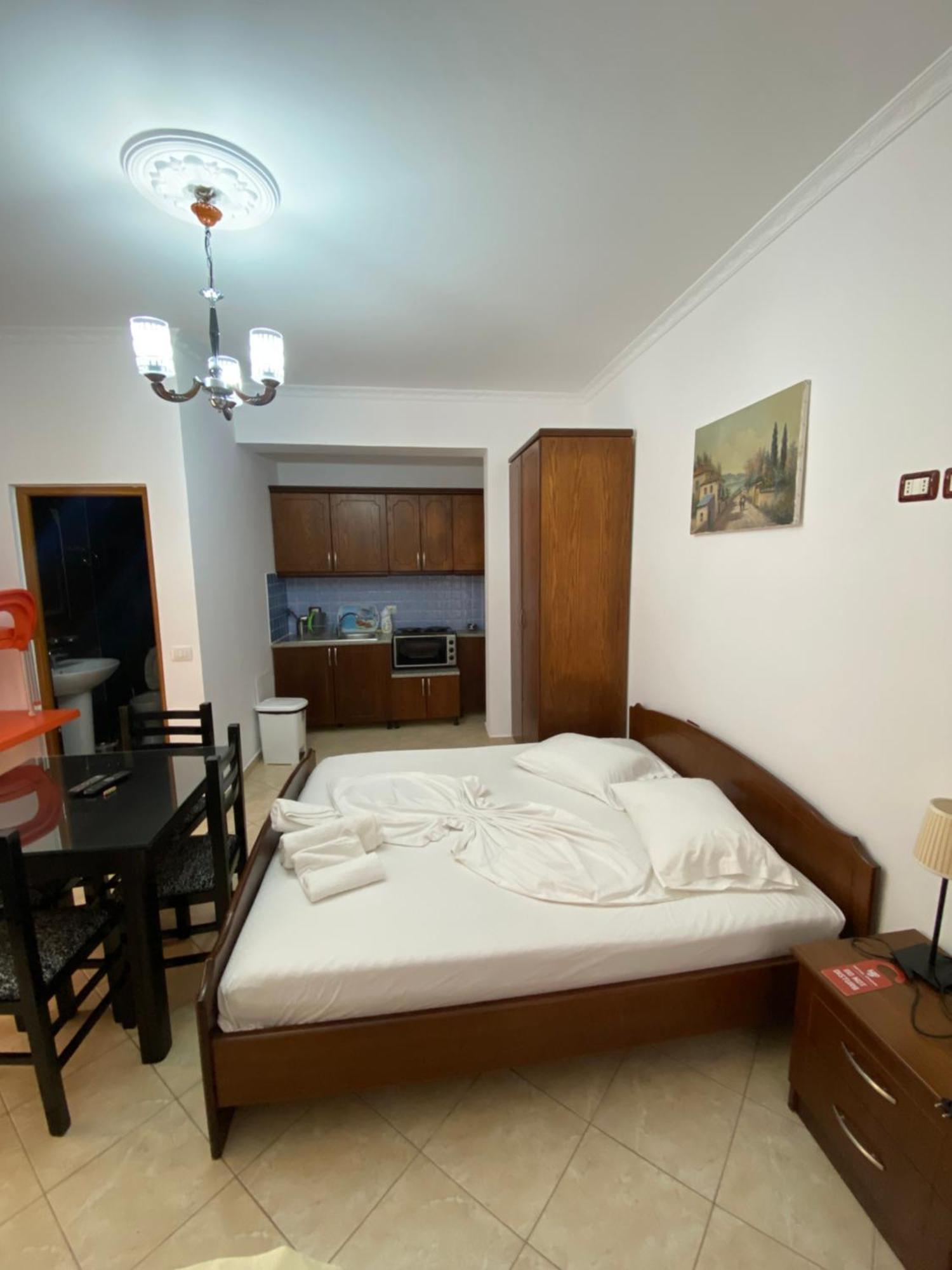 Erioni Hotel Sarandë Kamer foto